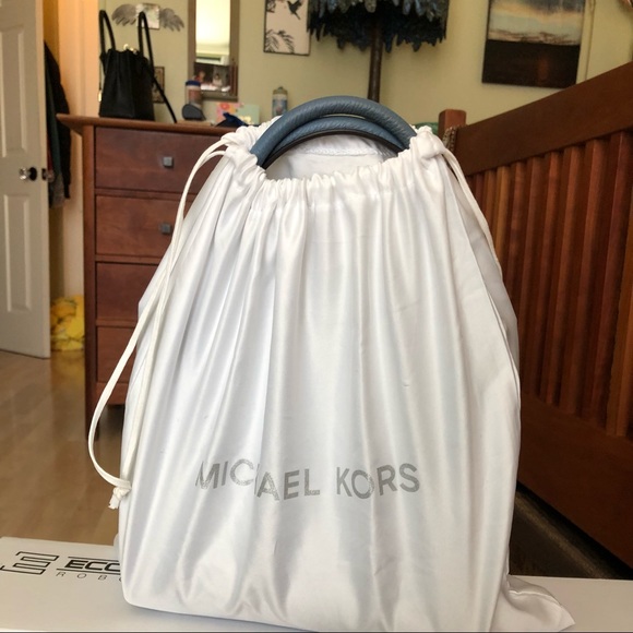 Michael Kors Small Mercer Bag - Picture 4 of 4